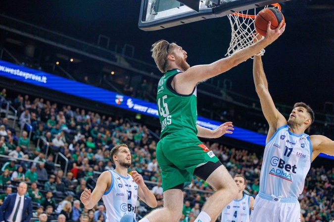 Susikaupę čempionai pamokė kuklius varžovus