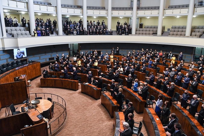 V. Zelenskis ragina paskelbti Rusijai sankcijų kokteilį