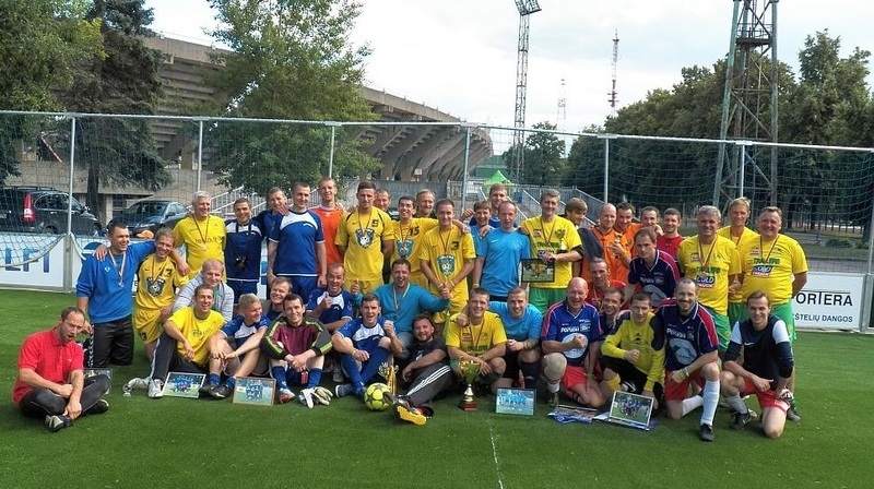 Benamių futbolas – galimybė kabintis į gyvenimą