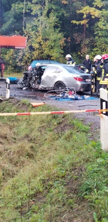 Klaipėdos rajone BMW rėžėsi į autokraną: sužeisti trys žmonės (papildyta)