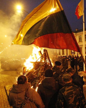 Patriotizmas: laisvės gynėjų krauju paženklinti 1991-ųjų įvykiai sausio 13-osios išvakarėse prisimenami kasmet jau daugiau nei ketvirtį amžiaus.