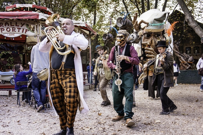  „Žmogus paukštis ir jo chimerų orkestras“ (trupė „Demain on Change Tout”, Prancūzija).