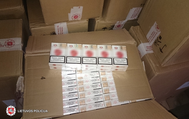 Prieš teismą stos vyras, turėjęs ir platinęs kontrabandinių cigarečių už 50 tūkst. eurų