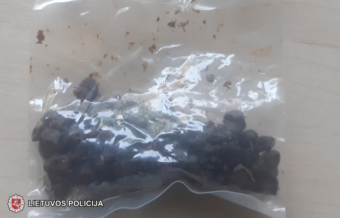 Policija: grybų randama ne tik miškuose, bet ir per kratas