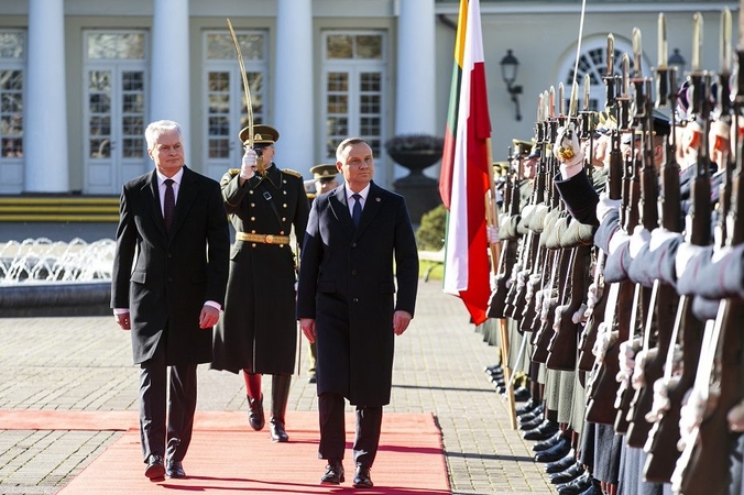 Asociatyvi Gitano Nausėdos (kairėje) ir Andrzejaus Dudos nuotr.