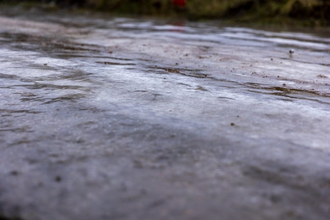 Kelininkai: naktį eismo sąlygas vietomis sunkins plikledis