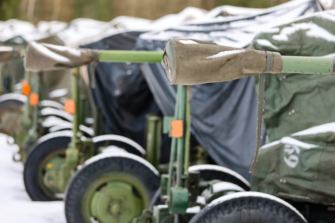 Liberalai gynybai lėšų siūlo rinkti parduodant valstybės taupymo lakštus, kuriant fondą