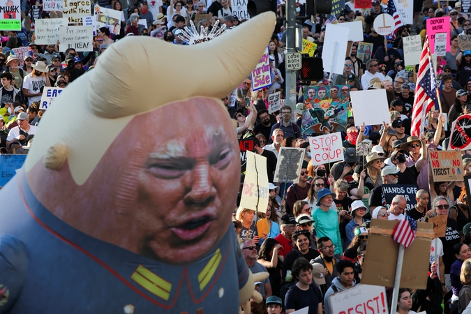 Dešimtys tūkstančių žmonių JAV protestavo prieš Trumpo politiką: griauna gyvenimus
