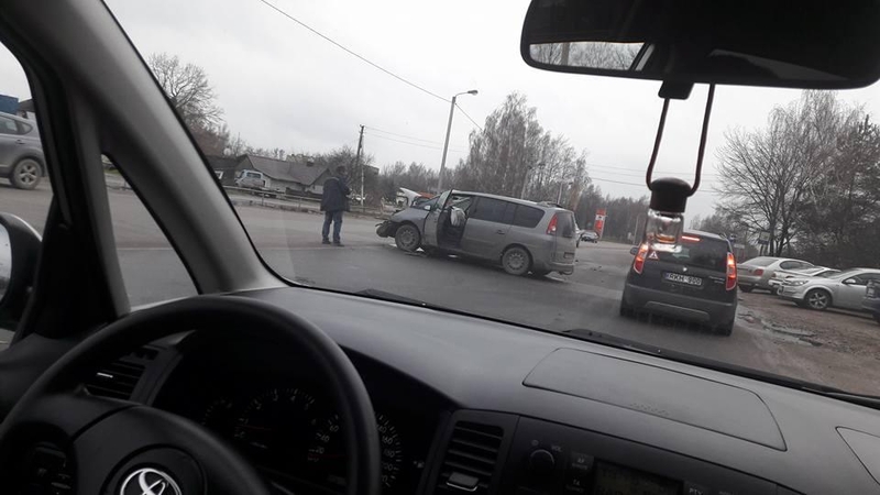 Avarija Ateities plente: vienas vairuotojas išvežtas į ligoninę