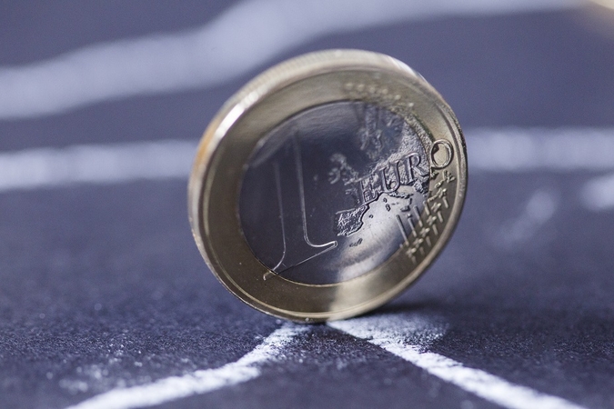 Ekonomistai: infliacija valgo savo uodegą