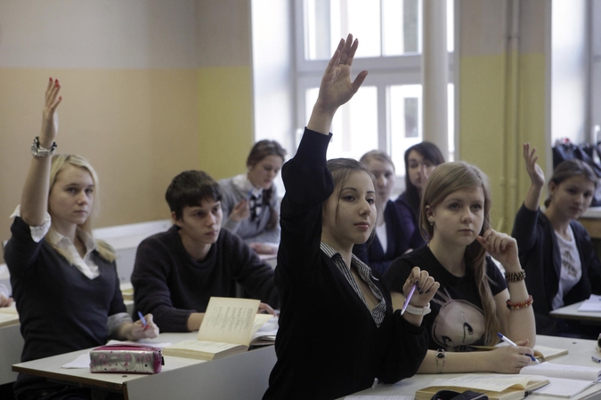 Mokyklų ugdymo programas atnaujins beveik 100 mokytojų ir mokslininkų