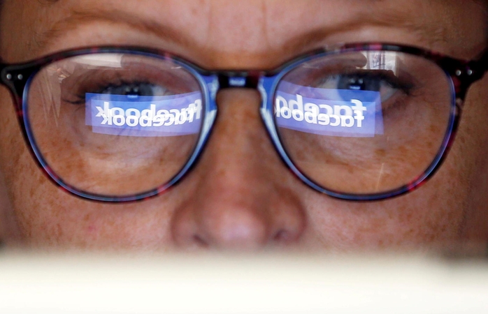 Teismas išaiškino, ar artimieji gali paveldėti mirusiojo paskyrą „Facebook“