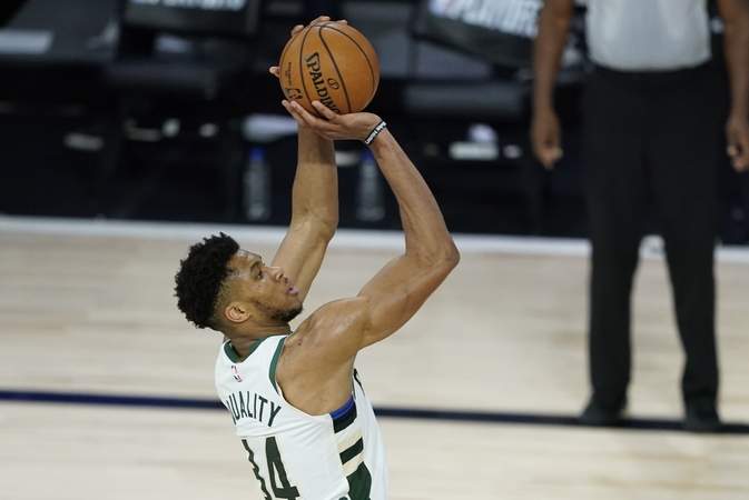 G. Antetokounmpo – geriausiai besiginantis NBA krepšininkas