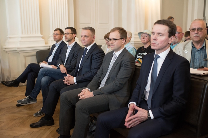 Vytautas Gapšys (antras iš dešinės)