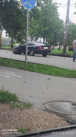 Kovo 11-osios gatvėje – avarija, vienas vairuotojas pasišalino iš įvykio vietos