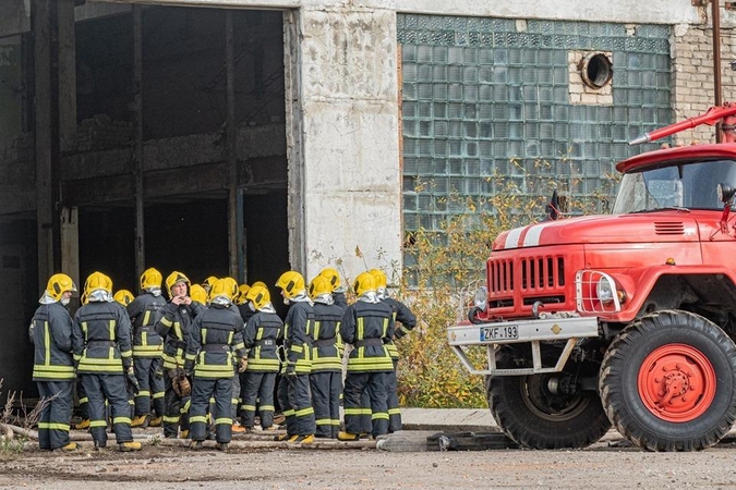 Alytuje pirmadienį toliau bus draudžiama dirbti šalia gaisravietės esančioms įmonėms