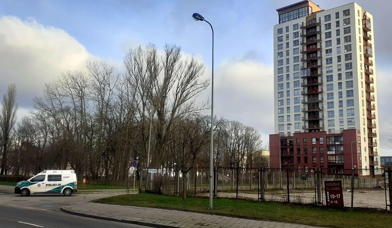 Šiurpus radinys Klaipėdoje: prie daugiabučio namo – negyva moteris