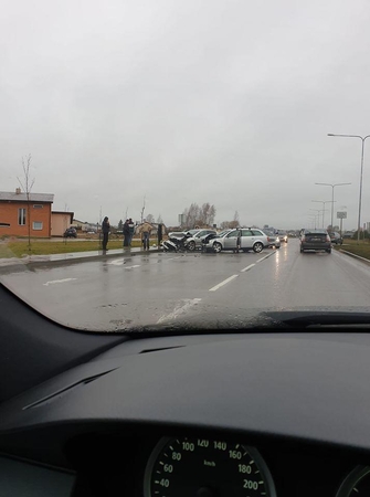 Panevėžyje per masinę avariją sužaloti žmonės