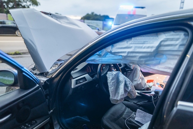 Vilniuje susidūrus automobiliams nukentėjo keleivė