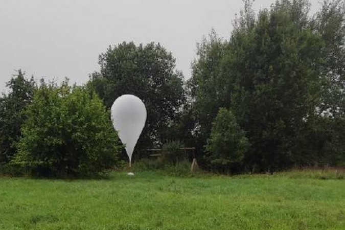 Nesiliauja: meteorologinis oro balionas nusileido ir karinėje Vilniaus rajono teritorijoje