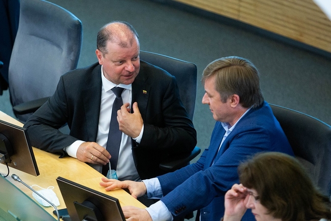 Saulius Skvernelis (kairėje) ir Ramūnas Karbauskis