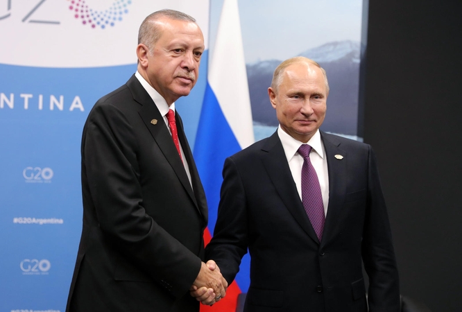 Recepas Tayyipas Erdoganas (kairėje) ir Vladimiras Putinas