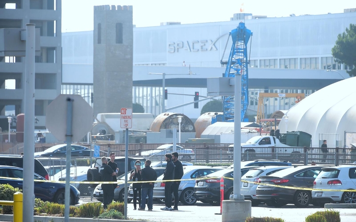 E. Musko „SpaceX“ buvo priverstas nukelti raketos paleidimą