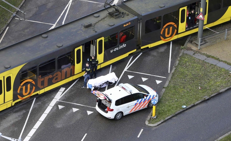 Nyderlanduose per šaudymą tramvajuje žuvo trys žmonės, policija suėmė įtariamąjį