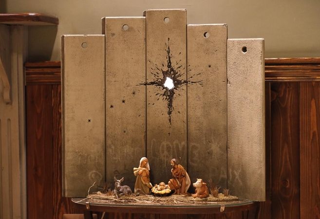Menininkas Banksy pristatė prakartėlę „Betliejaus randas“