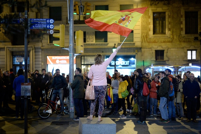Paragino katalonus palaikyti separatistų partiją