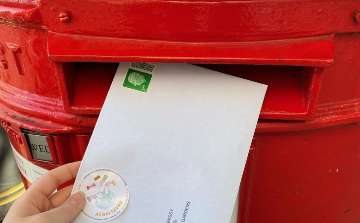 VRK į užsienį išsiuntė per 40 tūkst. biuletenių, beveik pusė jau grįžo į ambasadas