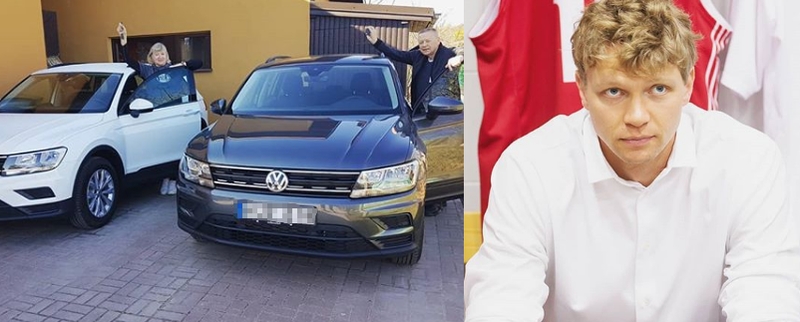 M. Kuzminskas tėvams padovanojo po automobilį
