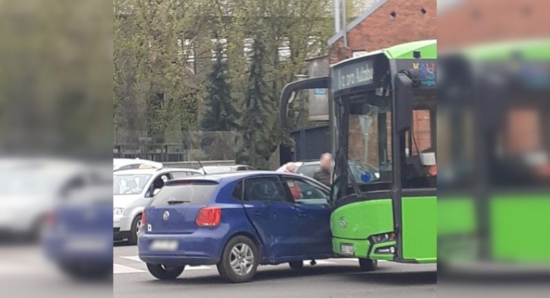 Kaune eismą trikdė troleibuso ir automobilio avarija