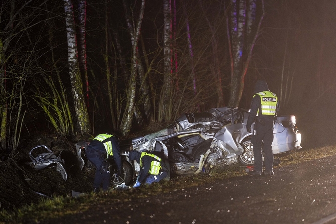 Daugiau detalių: nuo policijos sprukęs ir žuvęs BMW vairavęs vaikinas neturėjo teisės vairuoti