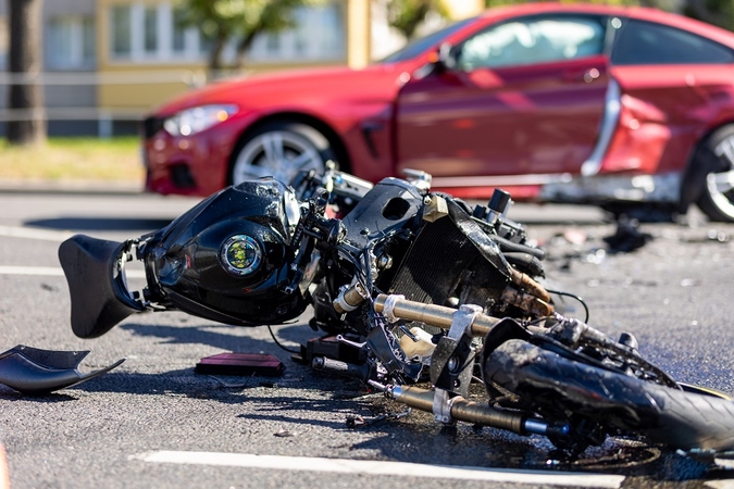 185 km/val. greičiu važiavęs ir 18-metį motociklininką pražudęs vairuotojas nuteistas dėl nužudymo