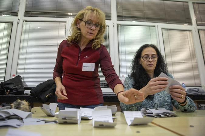 Rinkėjų apklausa: Bulgarijos rinkimuose pirmauja ekspremjero B. Borisovo partija