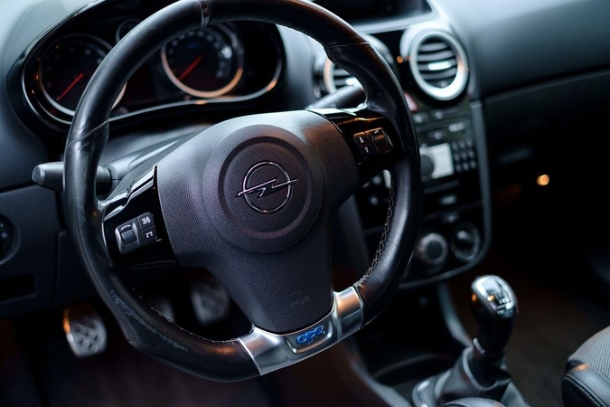 Iš kretingiškio kiemo nušvilpė apysenį automobilį?