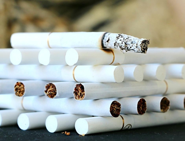 Beveik auksiniai cigarečių pakeliai: už vieną – 17 eurų