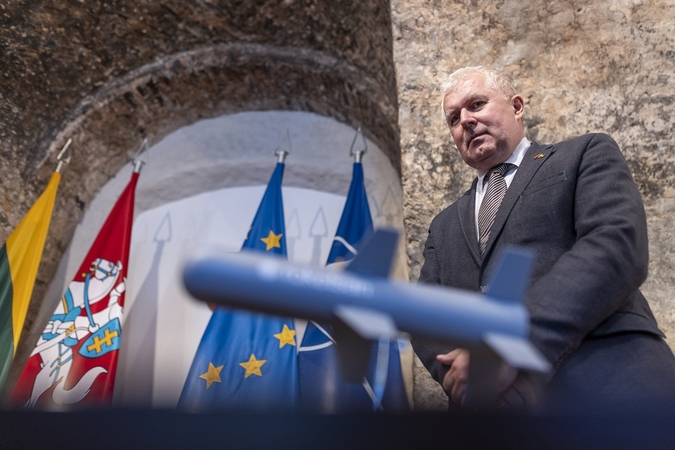 Ministras: metų pabaigoje Lietuvos verslas galėtų pradėti masinę kovinių dronų gamybą