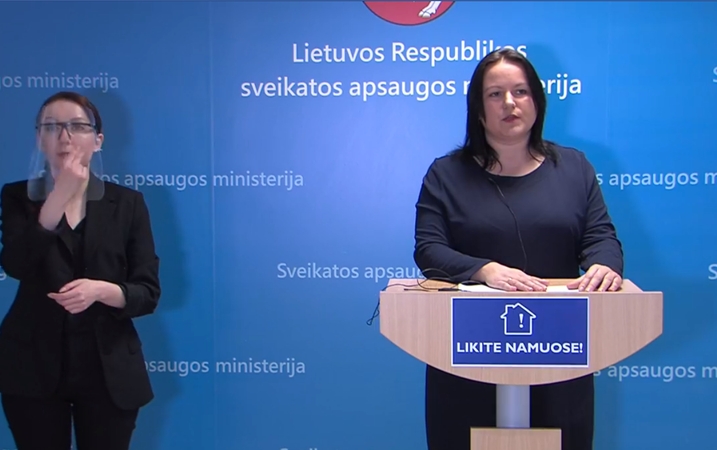 Loreta Ašoklienė (dešinėje)