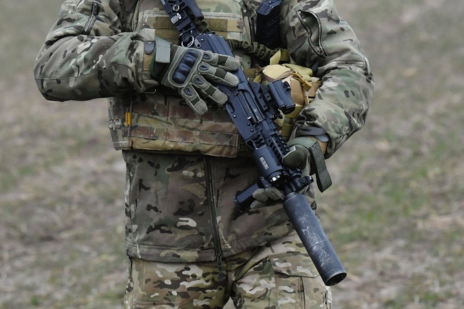 NATO vadovas prašo Pietų Korėjos didinti karinę paramą Ukrainai