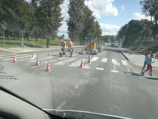 Klaipėdietis: po automobilio ir paspirtuko susidūrimo skubiai perpiešė perėją