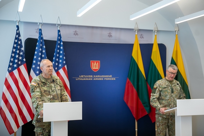 Randy A. George (kairėje) ir Valdemaras Rupšys