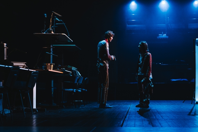 Scena iš Klaipėdos dramos teatre į sceną žengiančio naujo spektaklio „Lost Lost Lost“.