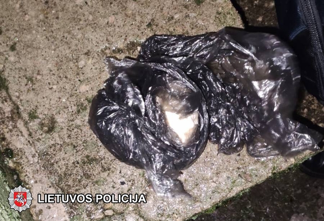 Vilniuje sulaikyta moteris, įtariama narkotikų platinimu: gresia laisvės atėmimas iki 15 metų
