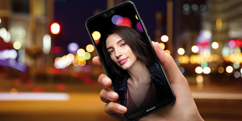 „Huawei P20 lite“ – jaunesnysis flagmanų brolis dinamiškiems profesionalams