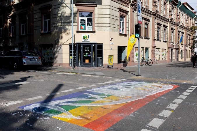 Vaivorykštės perėją Vilniuje uždažęs vyras – teisme dėl galimos neapykantos kurstymo