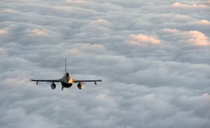 NATO naikintuvai per savaitę vieną kartą lydėjo Rusijos orlaivį