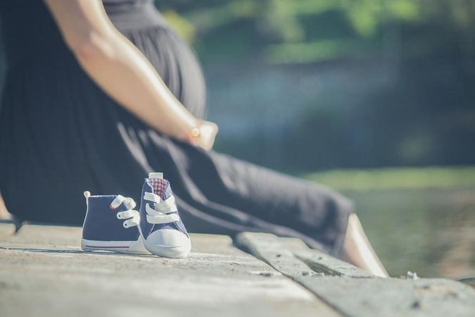 Dirbtinis apvaisinimas bus prieinamas ir lesbietėms bei vienišoms moterims?