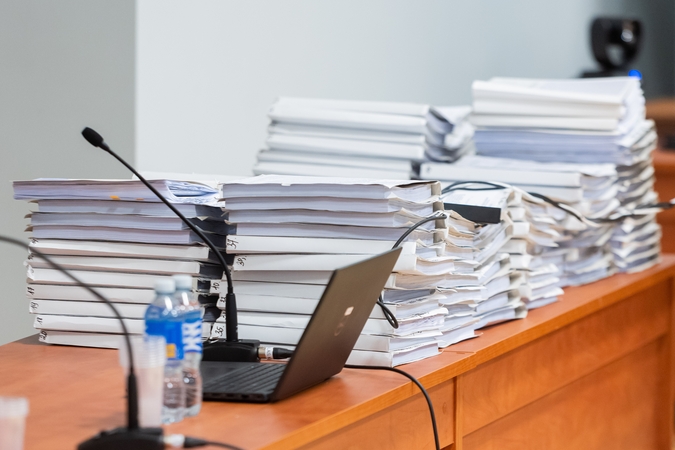 Į riaušių bylos nagrinėjimą neatvykę kaltinamieji nubausti baudomis iki 500 eurų